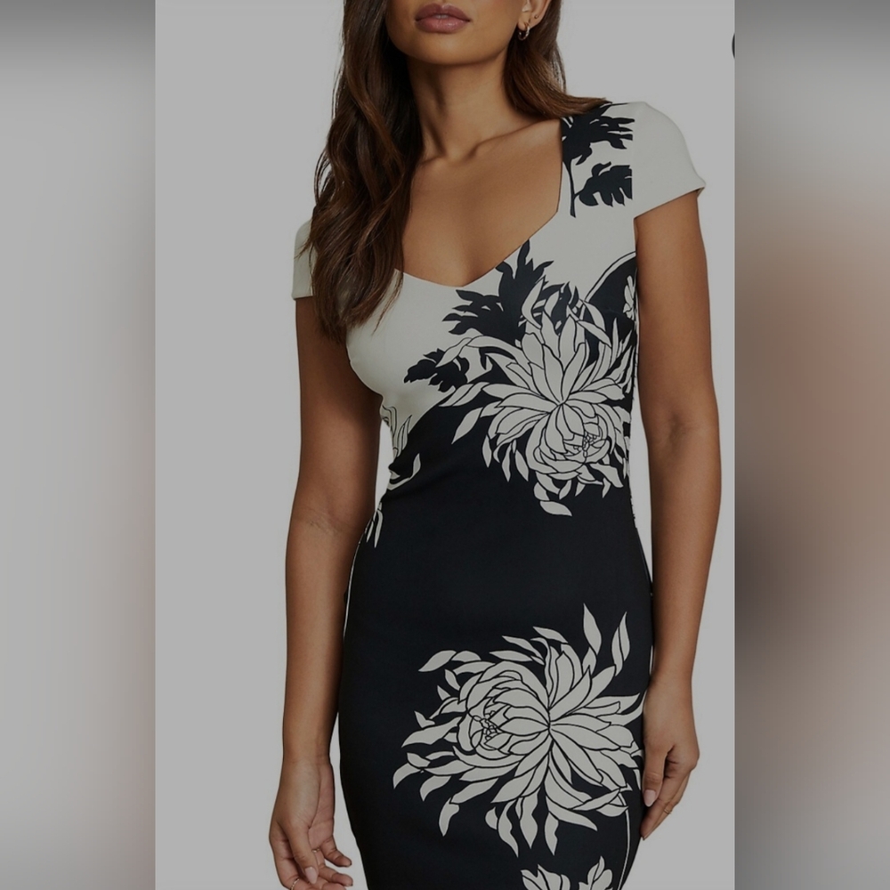 Floral Scuba Dress With Sweetheart Neckline And Cutout Back - Picture 3 of 5